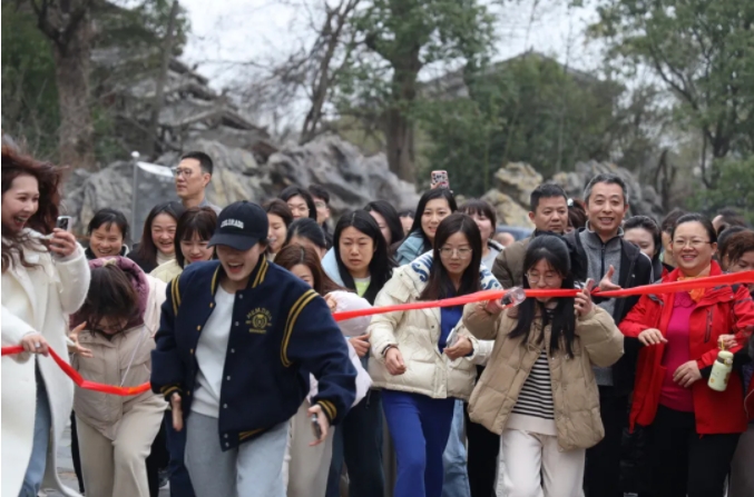 市城投集團(tuán)開展“團(tuán)結(jié)一心 拼搏進(jìn)取 奮戰(zhàn)2025”迎新年登山、健步走活動